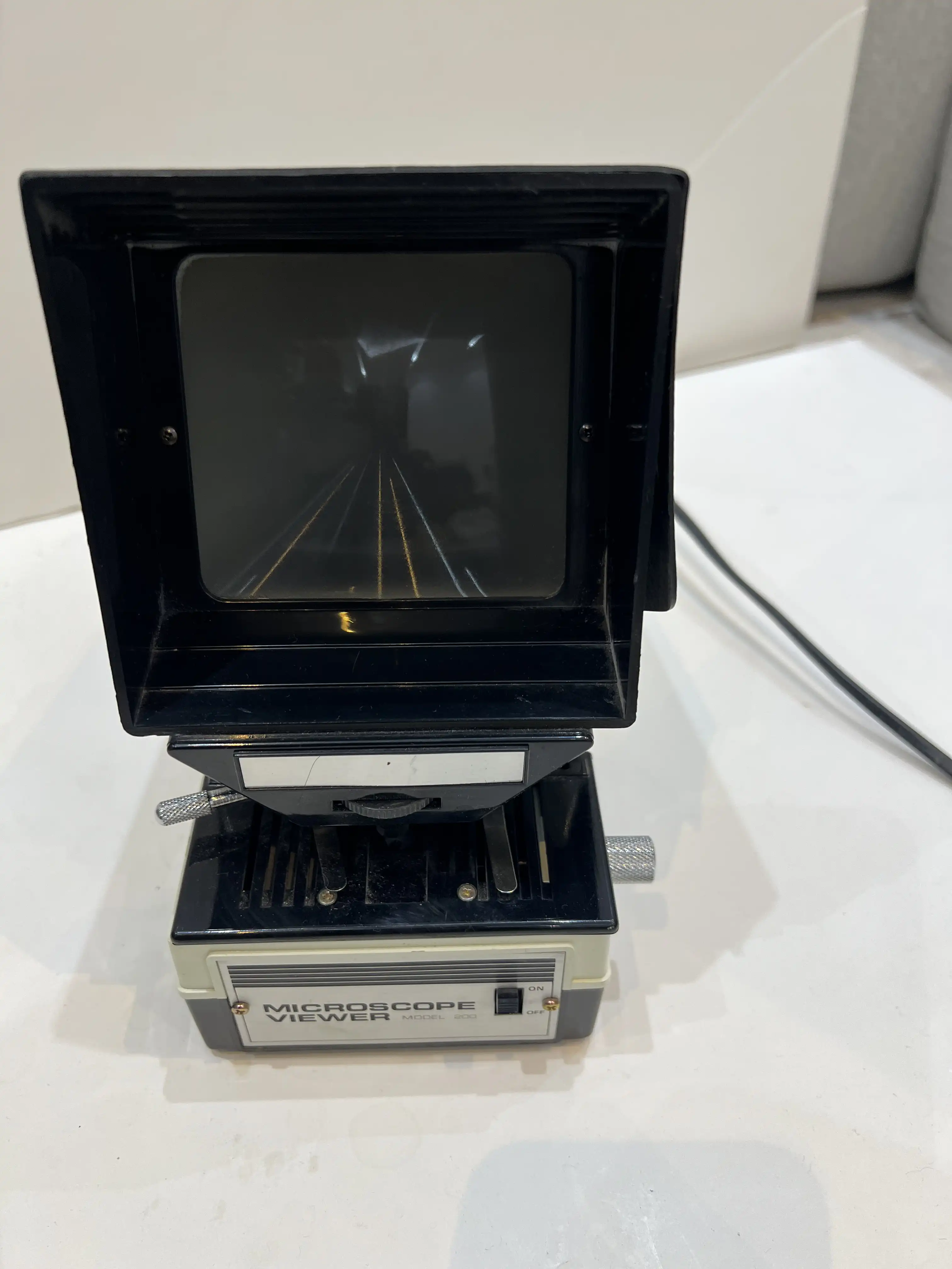Microscope Viewer – Model 200 - 1980